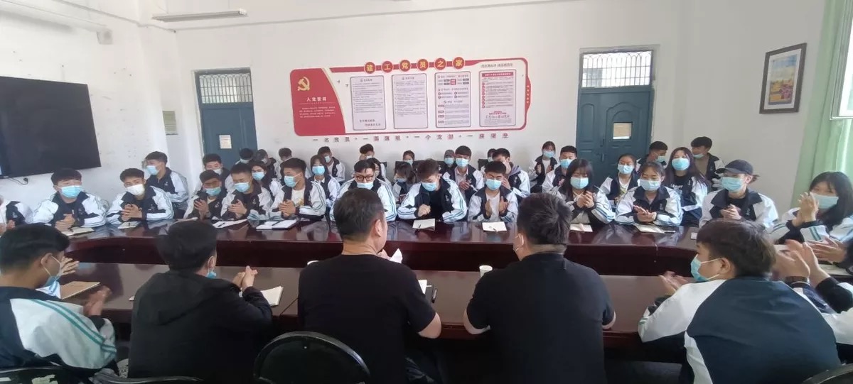 心连心 手拉手 共建和谐美丽新校园