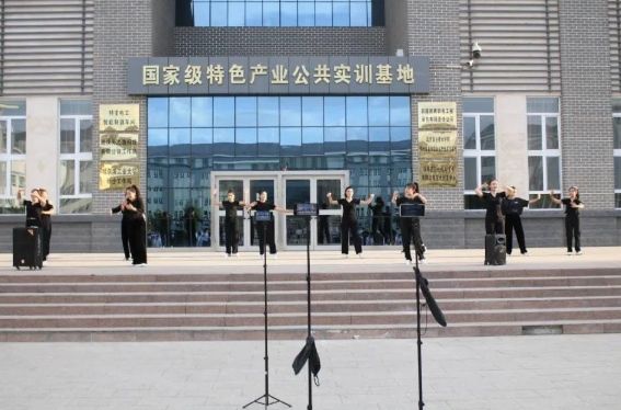 【学院新闻】能源动力工程分院开展线上“三进两联一交友”师生联谊文艺表演活动