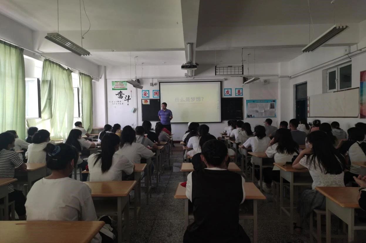 【分院动态】放飞梦想 成就未来 ——药学与医学技术分院开展优秀毕业生讲座