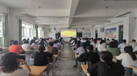 【学院新闻】学院领导走进药学与医学技术分院 开展《形势与政策》专题讲座