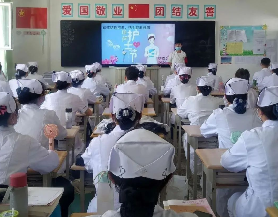 【学院新闻】护理分院举办“致敬护理前辈，携手战胜疫情”主题活动