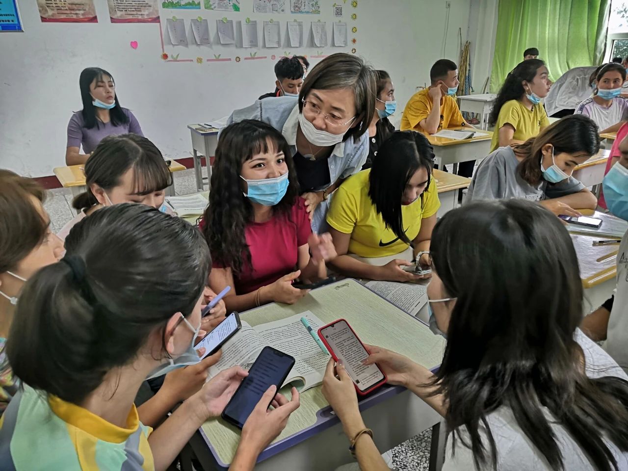 【学院新闻】领导干部随堂听思政课 强化思政课建设
