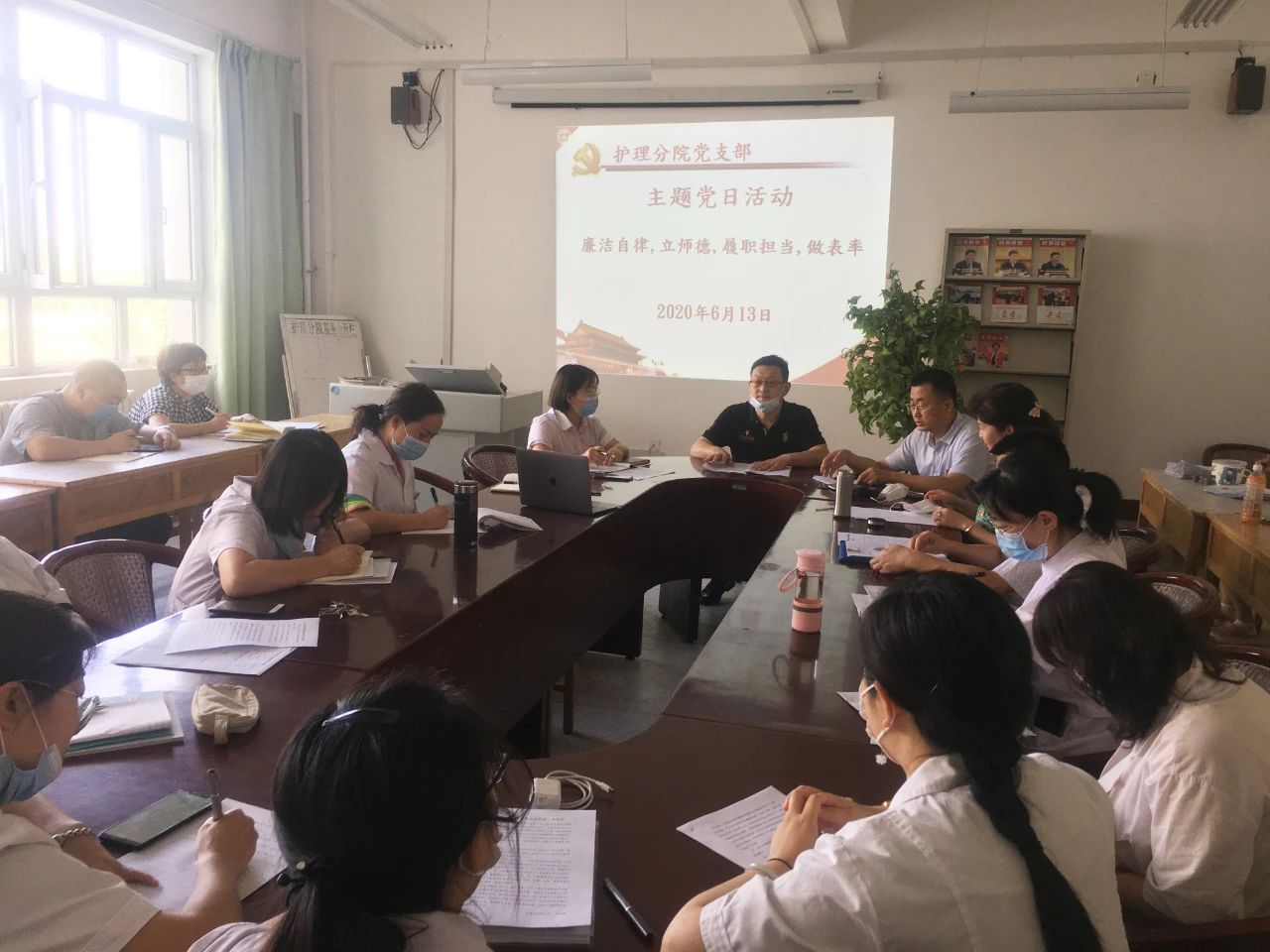 【党风廉政建设】护理分院党支部开展“廉洁自律，立师德，履职担当，做表率”主题党日活动
