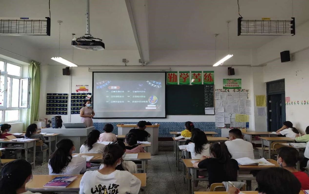 【分院动态】基础教育分院开展“平安校园·你我共建” 主题班会活动