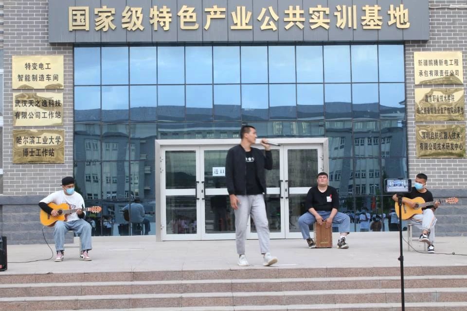 【学院新闻】能源动力工程分院开展线上“彩色周末” 文艺表演活动