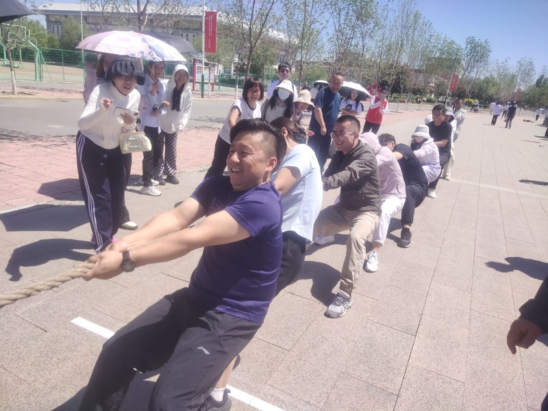 教职工拔河比赛.jpeg