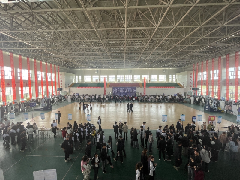 招聘会现场